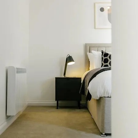 Grange Rd Flat 3 One Bedroom Flat Апартаменти *